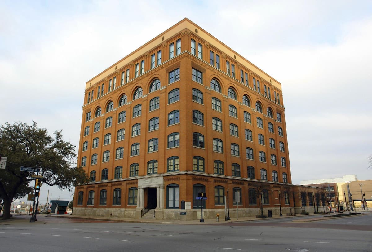 The-Sixth-Floor-Museum-at-Dealey-Plaza